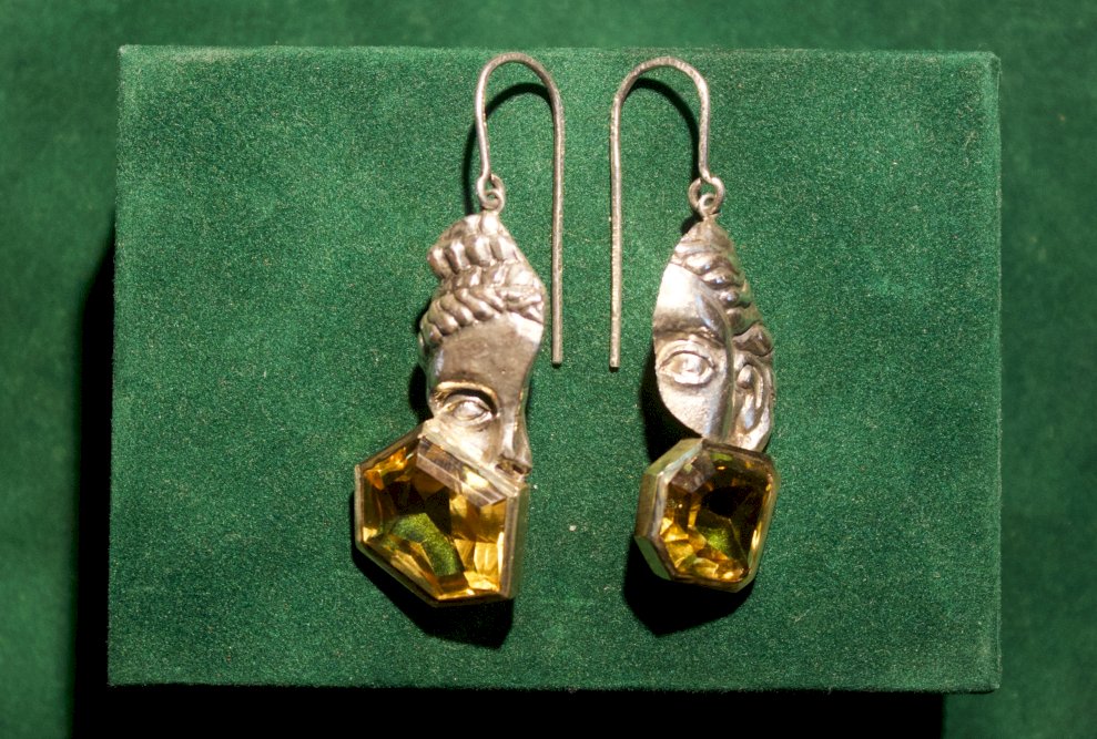 Fragmented earrings