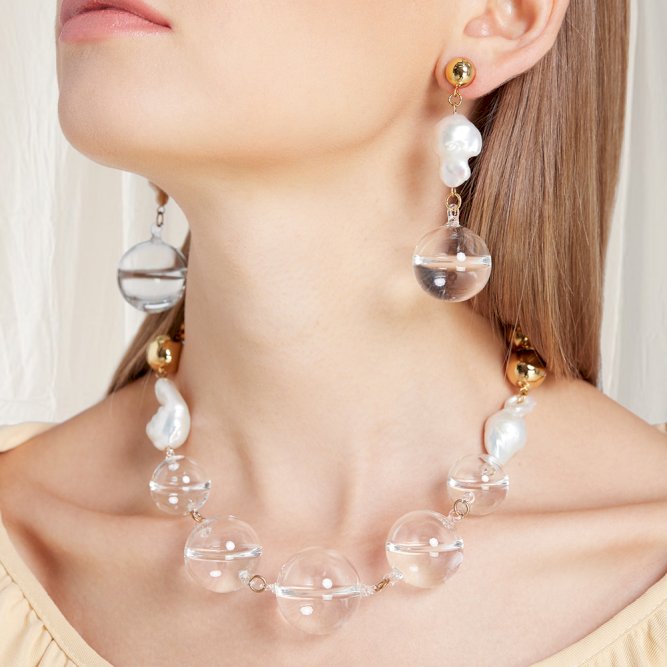 Gala drop earring with baroque pearl