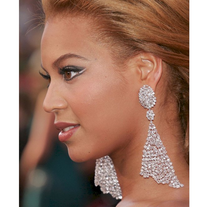 Oscars 2005 - Beyonce in Lorraine Schwartz